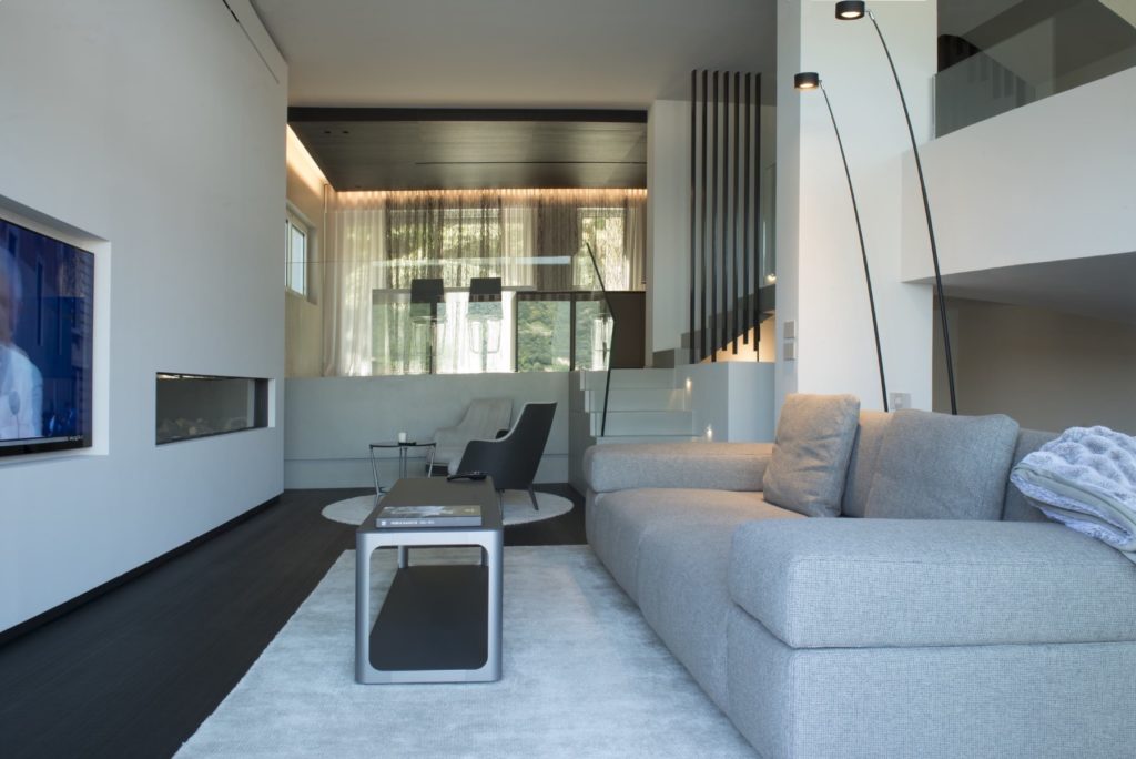 interior design soggiorno appartamento sul lago di como